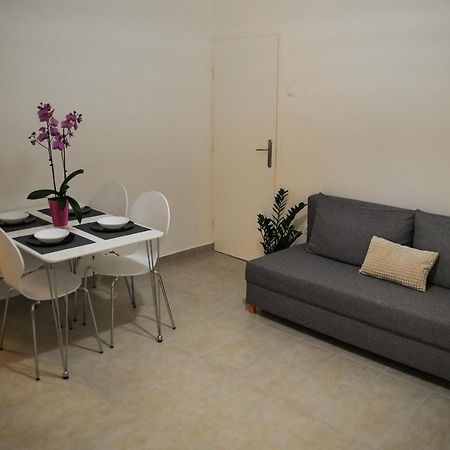 Apartman Gulliver In The Center, 10 Meters From The Sea With Private Parking In Natural Shade Рабац Екстер'єр фото
