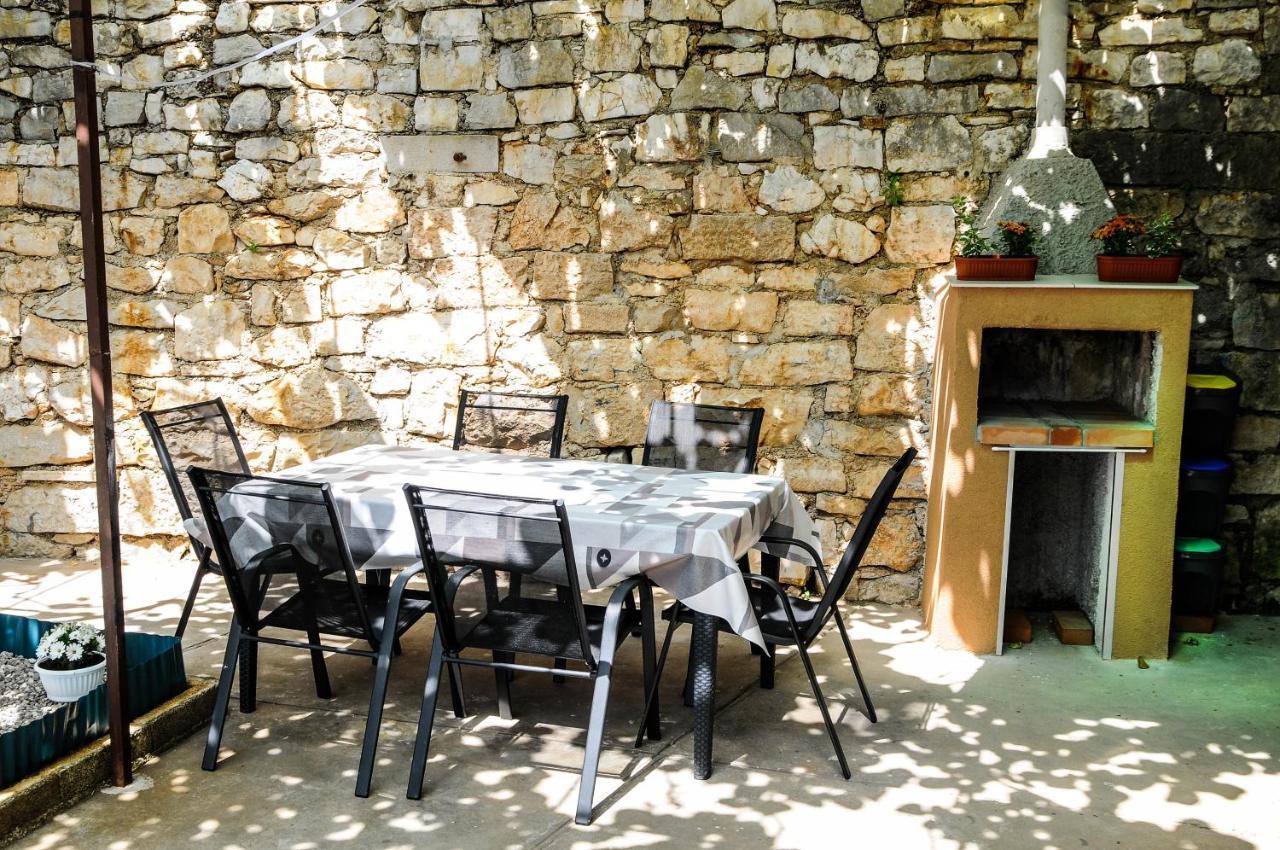 Apartman Gulliver In The Center, 10 Meters From The Sea With Private Parking In Natural Shade Рабац Екстер'єр фото