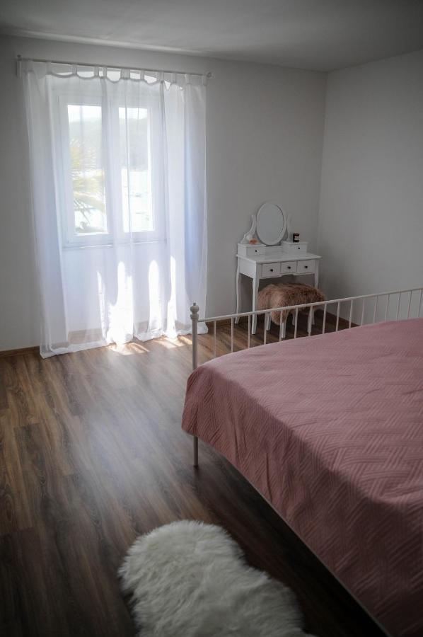 Apartman Gulliver In The Center, 10 Meters From The Sea With Private Parking In Natural Shade Рабац Екстер'єр фото